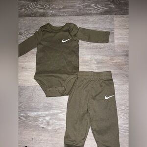 Nike Kids Green Bodysuit Set